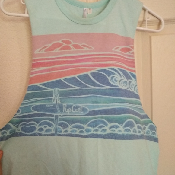 RIP CURL MUSCLE TANK - Picture 2 of 3